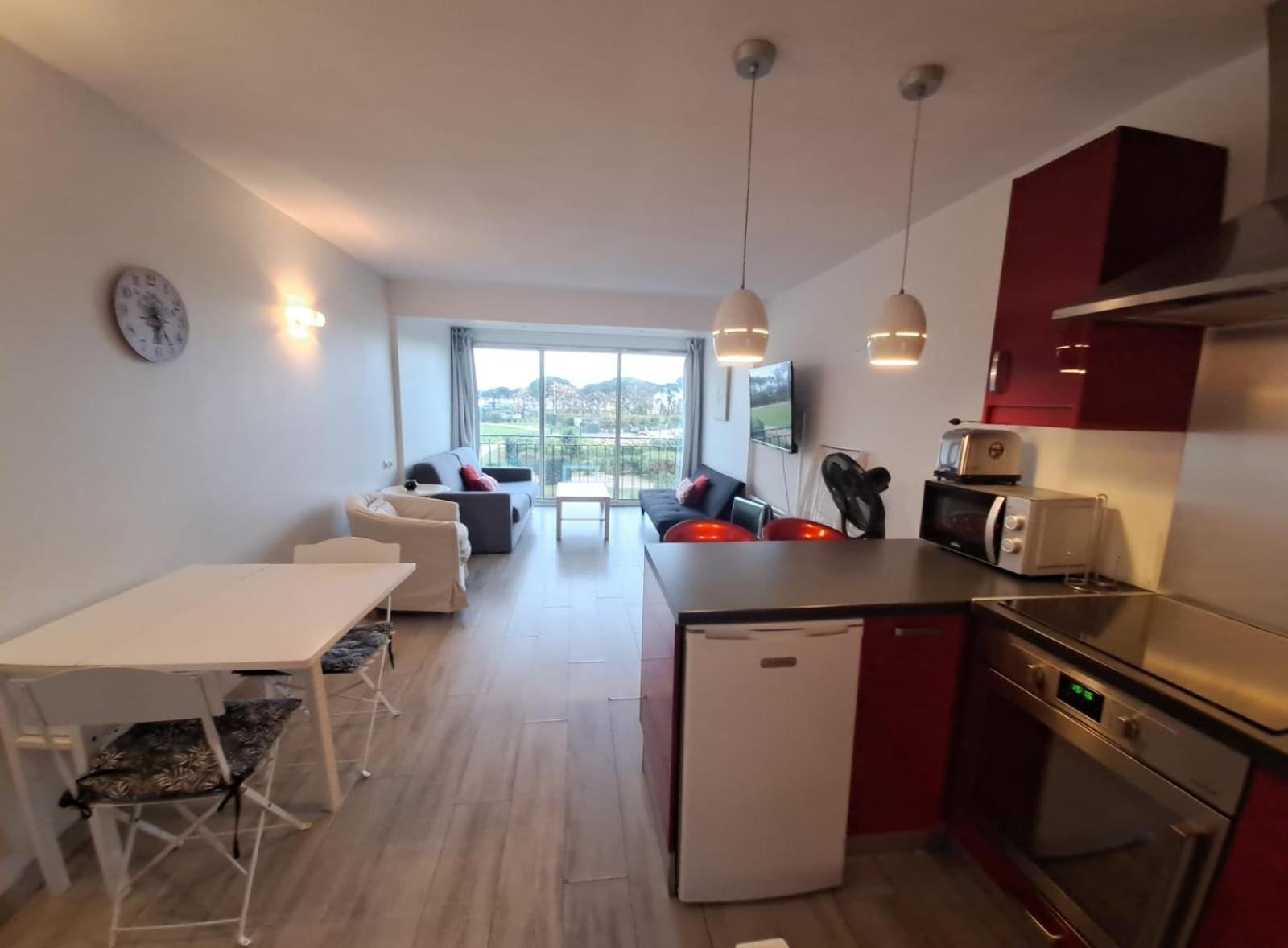 Gasyan - Golfe De St-Tropez - Appartement Aves Acces Plage Dans Residence Avec Piscine Gassin Exterior photo